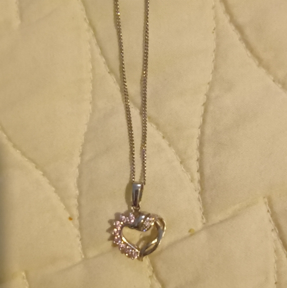 Elegant Sterling Silver Heart Pendant Necklace with pink stones. - Picture 1 of 3